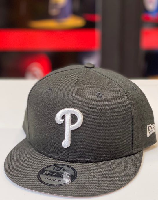 PHILADELPHIA PHILLIES BLACK AND WHITE SNAPBACK